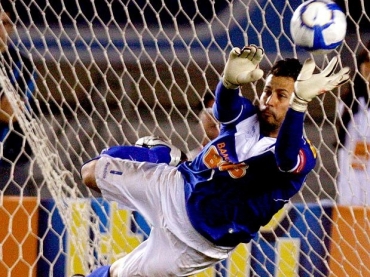 Nem de p�nalti o Botafogo conseguiu marcar - F�bio defendeu cobran�a de Renato Caj�