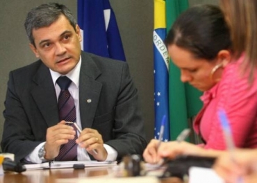 Di�gens Curado, secret�rio de Seguran�a P�blica, durante entrevista coletiva 