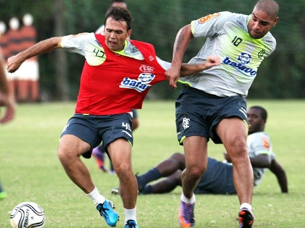 Segundo meia, atacante j conversou com companheiros e disse que seu destino deve mesmo ser a Europa