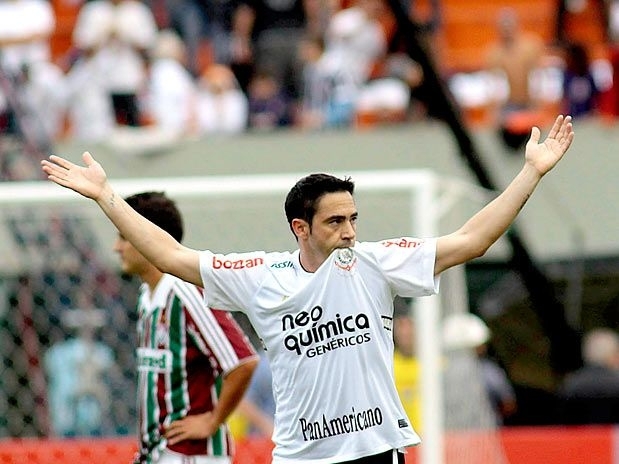 Sem Ronaldo, Corinthians vence Fluminense com gol de Chico