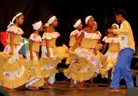 Apresentao do Grupo de Siriri, do Quilombo Mata Cavalo, durante a Literamrica 2006, em Cuiab Mato Grosso. 