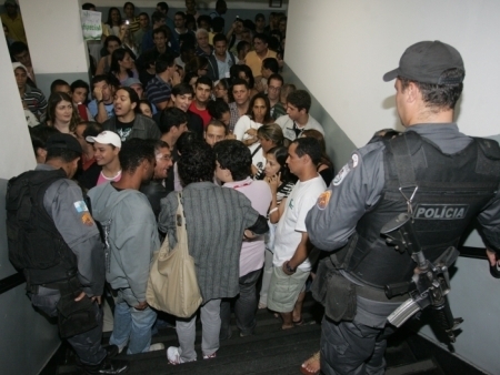 Candidatos protestam no Rio por no encontrarem seus nomes na lista