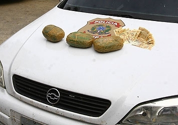 O Astra foi parado na barreira montada no posto da corporao em Senhor do Bonfim