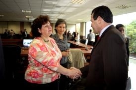Governador Silval Barbosa cumprimenta a Relatora Especial do Conselho de Direitos Humanos da ONU, Gulnara Shahinian