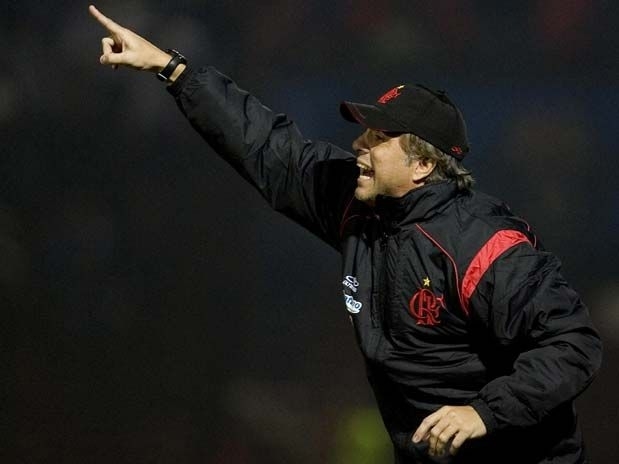 T�cnico do Flamengo reclamou do Est�dio Santa Laura: 