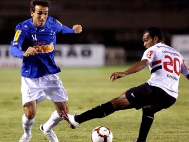 Volante s�o-paulino elogiou �rbitro em lance de expuls�o no come�o do jogo