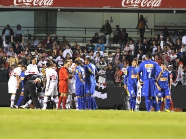 Atacante cruzeirense foi expulso logo no in�cio da partida 