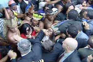 Manifestao indgena termina em conflito na Cmara