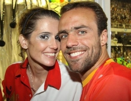 Familiares aconselham atriz a no voltar com jogador do Cruzeiro