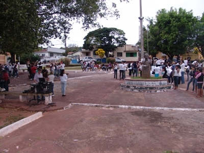 A caminhada contou com a participao de aproximadamente 70 pessoas