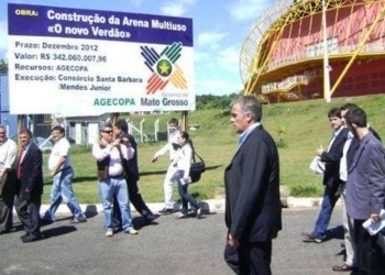 Comit Organizador Local do Mundial 2014 inspeciona obras de demolio do estdio Verdo