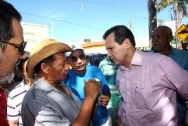 Governador Silval Barbosa visita o municpio de Baro de Melgao e conversa com populares na orla do Rio Cuiab