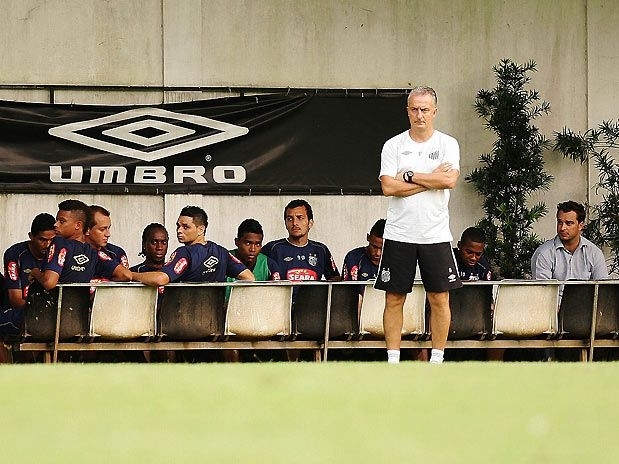 O tcnico do Santos quer a presena de Robinho no segundo jogo da semifinal