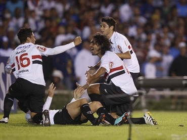 Com Fernando inspirado, time paulista abre boa vantagem sobre o Cruzeiro