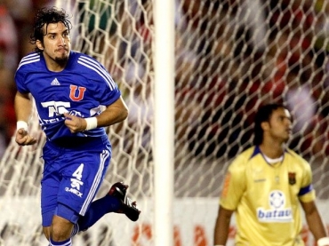 Victorino abriu o placar da vitria da Universidad do Chile; Flamengo marcou no final e manteve esperanas