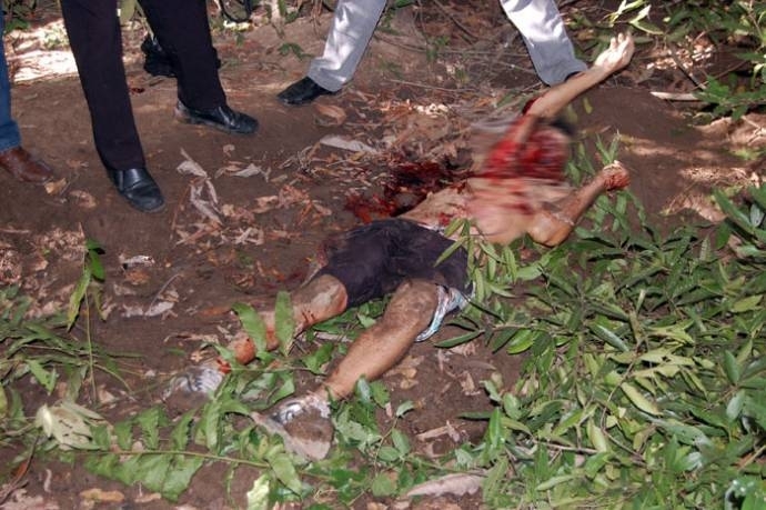 Corpo de pedreiro foi encontrado numa mata de difcil acesso, no bairro Santa Izabel