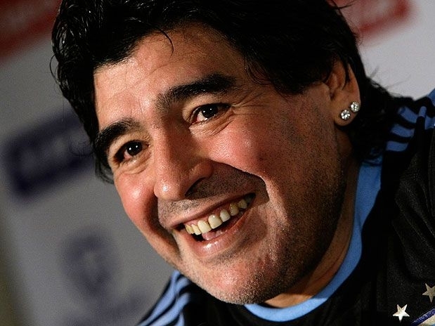 Maradona nega mistrio e antecipa os 11 titulares