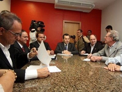 Governador Silval Barbosa rene com prefeitos para tratar prioridades nas obras do PAC