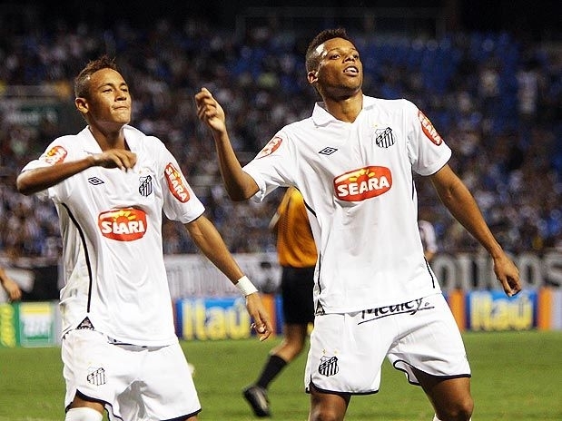 Andr e Neymar comemoram gol marcado sobre o Botafogo