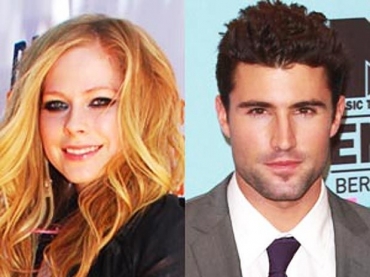 Avril Lavigne e Brody Jenner fazem tatuagem inusitada nas costas