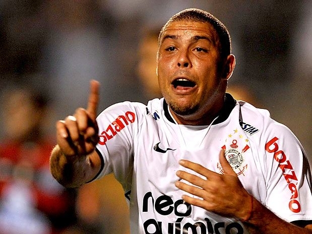 Ronaldo marcou o segundo gol do Corinthians nesta quarta-feira, mas no foi o suficiente para evitar a eliminao