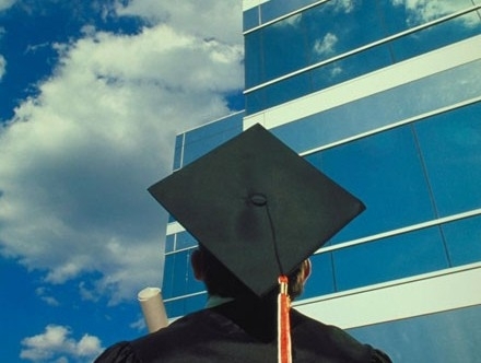 Estagirios ganham em mdia R$ 683 por ms