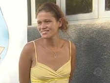 Mulher abandona filho de sete meses e depois finge no conhecer a criana Texto:   