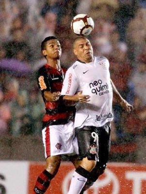 Atacante corintiano tem atua��o apagada no Maracan�