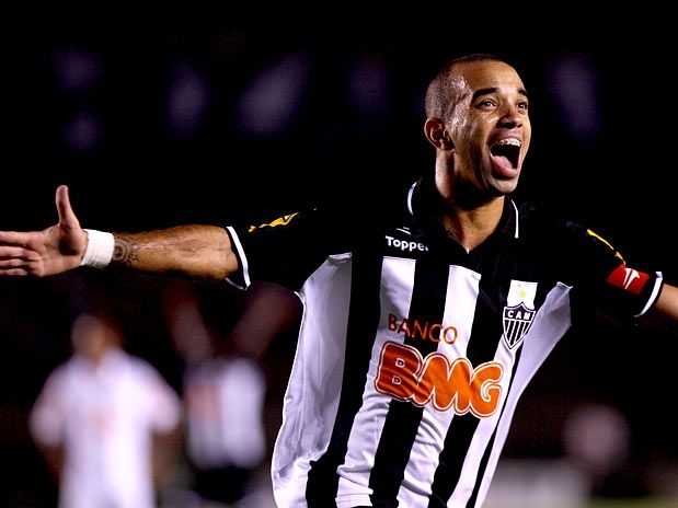 Diego Tardelli marcou trs vezes, mas Santos ainda se mantm vivo na Copa do Brasil