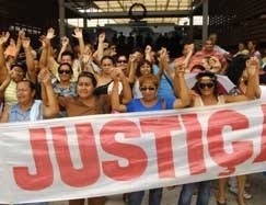 No �ltimo manifesto, sindicalistas fecharam entrada do F�rum da Capital. Movimento deve atingir 800 na Capital