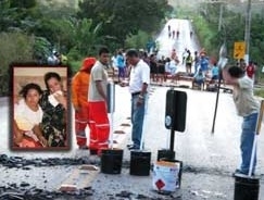 Moradores do Ubirajara fecharam via, para exigir quebra-molas. Me da vtima e filha que ficou paraplgica