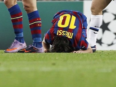 Messi se esfora, mas Barcelona cai nas semifinais
