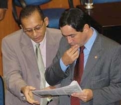 Deputados democratas no estipularam data para a entrega de cargos  