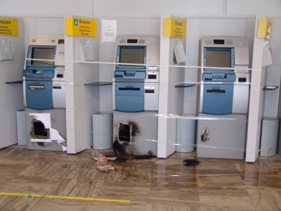 No total foram dois caixas eletrnicos arrombados