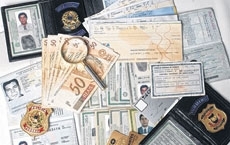 Conferir as marcas de autenticidade contidas nas c�dulas � uma das formas para reduzir incid�ncia de fraudes