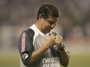 Joel Santana ficou no Botafogo e creditou permanncia aos 