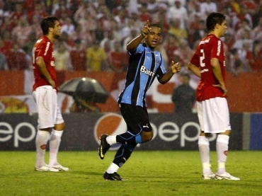  Rodrigo abriu o placar para o Grmio na vitria sobre o Inter