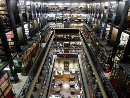 Instalada no Rio de Janeiro, a Biblioteca Nacional  a maior da Amrica Latina