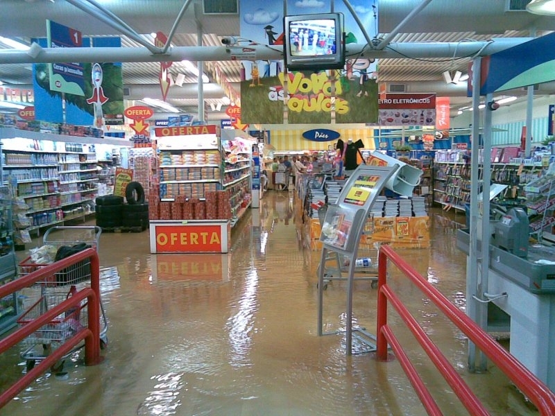 Algumas redes j comearam a informar clientes sobre a mudana no calendrio de funcionamento das lojas