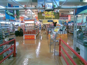 Algumas redes j comearam a informar clientes sobre a mudana no calendrio de funcionamento das lojas 