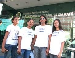 Ontem, estudantes de Comunicao Social foram pleitear ajuda do MPF para que professores assumam disciplinas no curso