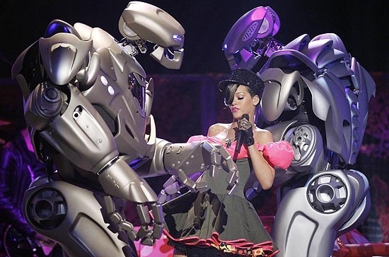 A cantora Rihanna, que passa bem depois de ir parar no hospital ao final de uma apresentao dela na Sua