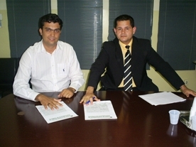 Prefeito Jos Jaconias e promotor Antnio Moreira: TAC para regularizar situao da sade pblica