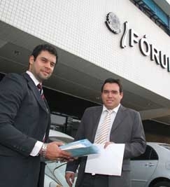 Traje proposto  camisa de manga cumprida e cala social, a ser estudado