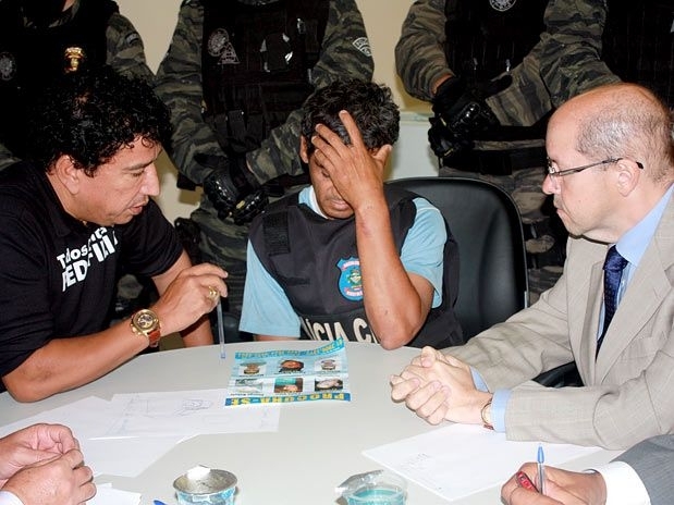 O pedreiro viu fotos de desaparecidos em depoimento  CPI