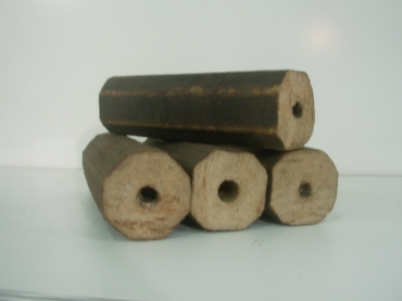 Os biquetes, tecnologia que a Embrapa Agroenergia apresenta na TecnoShow Comigo, substitui a lenha na sua totalidade.