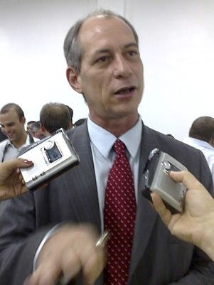 Ciro Gomes quer confirma��o de sua pr�-candidatura � Presid�ncia