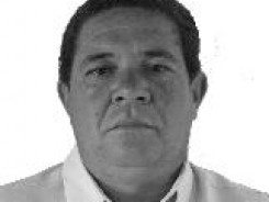 H alguns anos, Nivaldo prometeu honrar a memria de seu pai, Ccero Francisco de Souza, que foi vice-prefeito e Prefeit