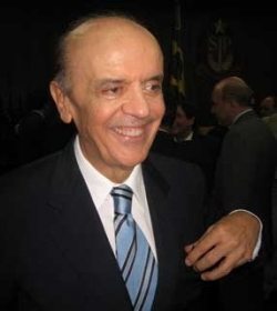 O ex-governador paulista Jos� Serra, do PSDB, permanece na lideran�a das pesquisas eleitorais