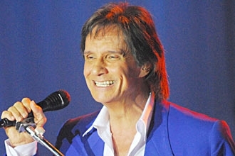 Cantor Roberto Carlos, que cancelou apresentao que faria no Mxico por causa do estado de sade de sua me, Lady Laura